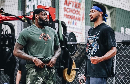 鸿的中场衔 鸿的中场衔