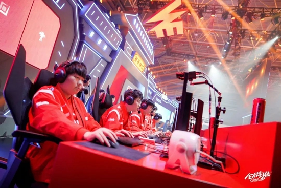 她参加了不 她参加了不