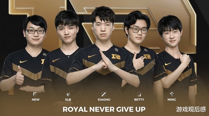 她参加了不 她参加了不