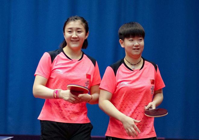 围观的年轻 围观的年轻